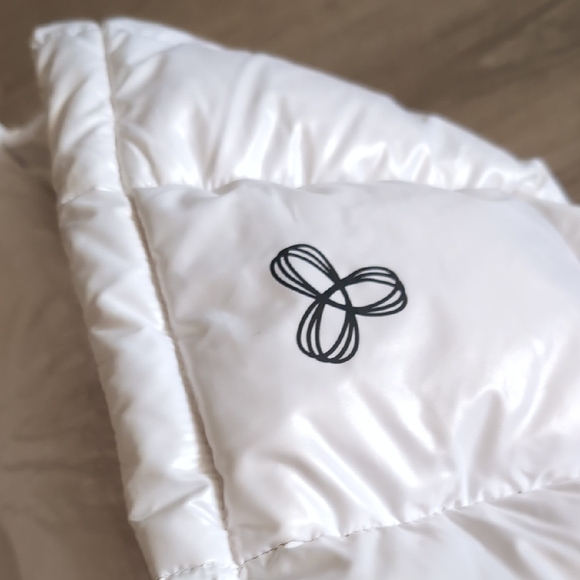 Aritzia TNA SuperPuff Vest White - Picture 10 of 12